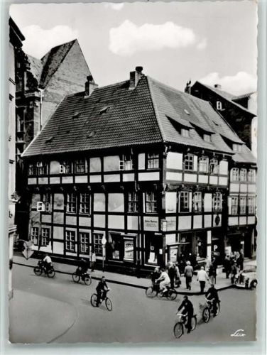 Göttingen Raths-Apotheke Radfahrer Fachwerkhaus