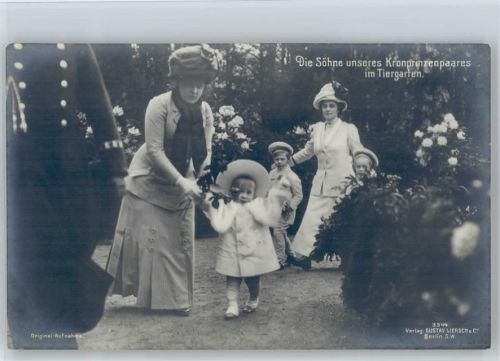 Die Söhne des Kronprinzenpaares imit Hofdamen m Tiergarten, Nr. 3344 Liersch Adel Kronprinzenpaar