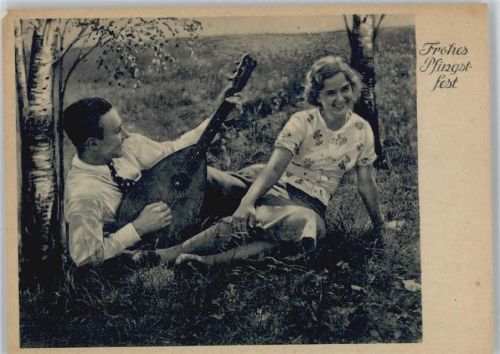 Liebespaar - Mann spielt Gitarre (Laute) ca 1950 AK