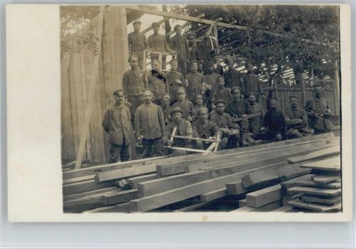 1917 Gruppen Foto AK Bautrupp - Baracke halb fertig
