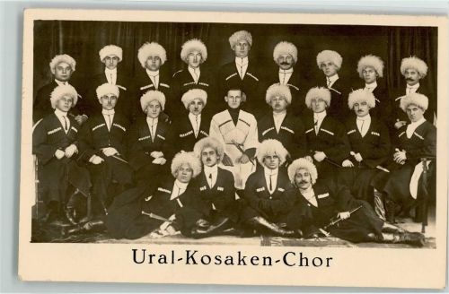 1925 Ural-Kosaken Chor mit weißen Pelzmützen Foto AK