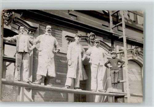 auf einem Gerüst - Foto AK Bauarbeiter 1920 Gebrauchsspuren