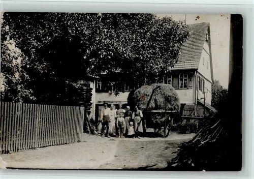 Wart 1925 Bauernhaus, Familie steht vor dem Haus, Bauernwagen mit Heu,
