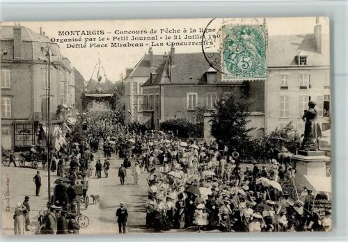 Montargis Concours de Peche a la Ligne organise par le Petit Journal Defile Place Mirabeau Les Concurrentes