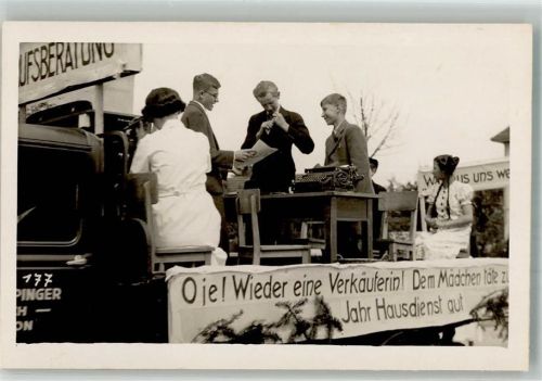 Festwagen Berufsberatung , Oje, wieder eine Verkäuferin, dem täte 1 Jahr Hausdienst gut