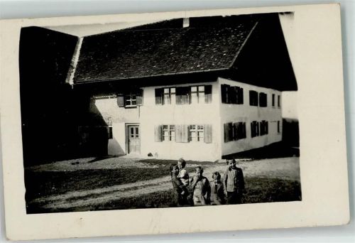 Altusried Kinder vor einem Bauernhaus Ort handschriftlich