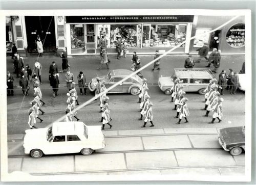 Wien Uniform Parade Umzug VW Käfer Geschäft Ort handschriftlich