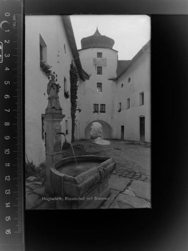 Höglwörth Klosterhof, Brunnen