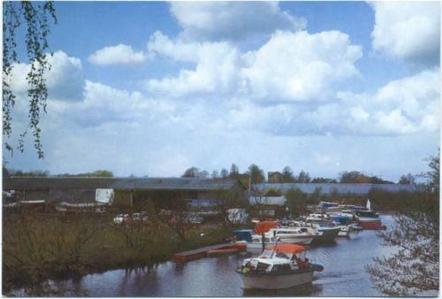 um 1980 Hamburg-Curslack, Blick Schiefe-Brücke auf die Dove-Elbe, kleine Yachten,Franz Josef Rüdel AKU1
