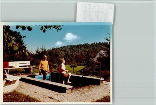 32699 W4923 Extertal FOTO KEINE AK Hotel zur Burg Sternberg Kneippbecken Paar beim Wassertreten