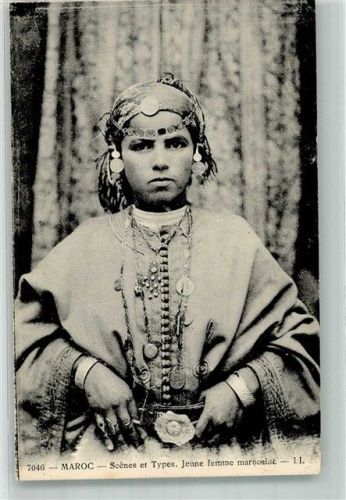 Rabat Tracht Junge Frau