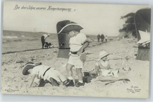mit Geschwister am Strand , Strandspielzeug