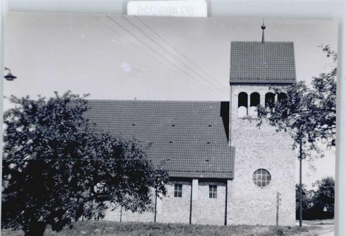 Schwalbach Foto Kirche Baum