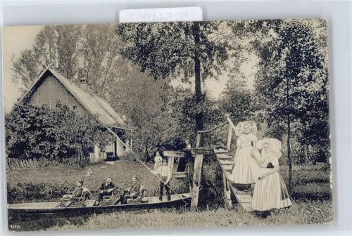 Lübbenau /Spreewald Bauernhof, Brücke, Boot, Menschen