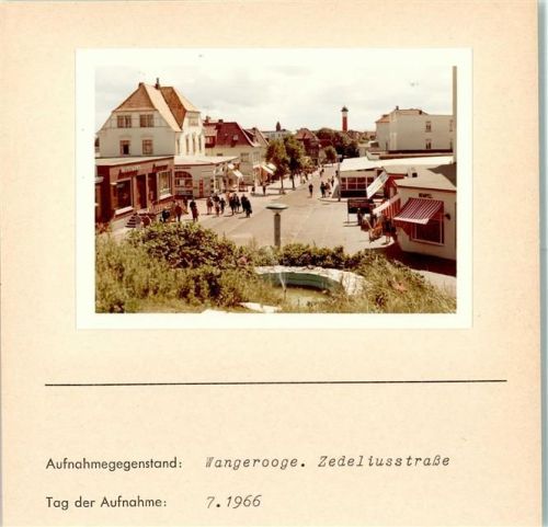 Wangerooge Zedeliusstraße und Alter Leuchtturm Foto montiert auf Karton