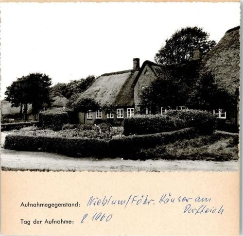 Nieblum Häuser am Dorfteich Foto montiert auf Karton