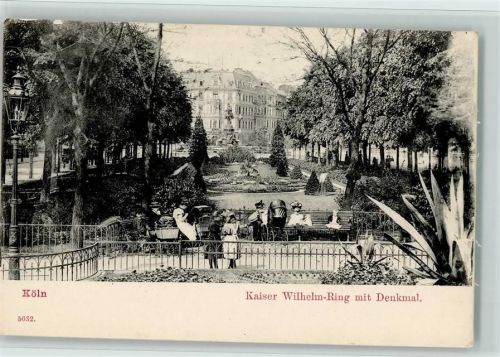 Köln Stadt mit Denkmal Kinderwagen
