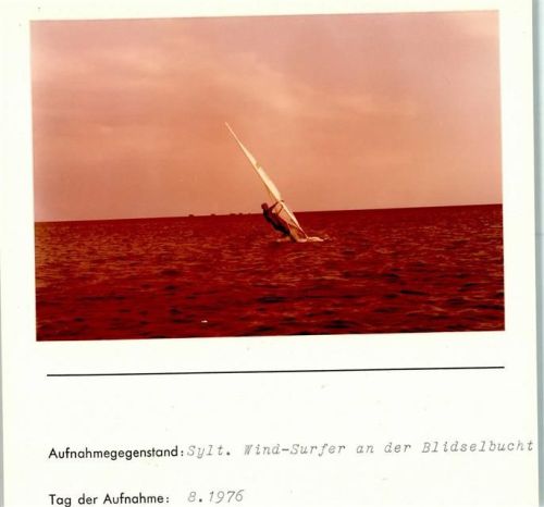 Surfer Wind-Surfer an der Blidselbucht Sylt Foto montiert auf Karton