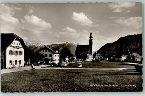 Anger Anger mit Dorfplatz und Untersberg