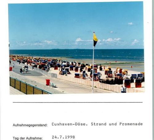 Cuxhaven Cuxhaven Döse Strand und Promenade Foto montiert auf Karton
