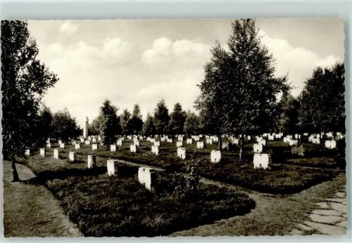 Hürtgen Ehrenfriedhof Rückseite mit Abschürfungen bzw Kleberesten