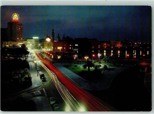 Bari Cinema-Teatro Margherita notturno
