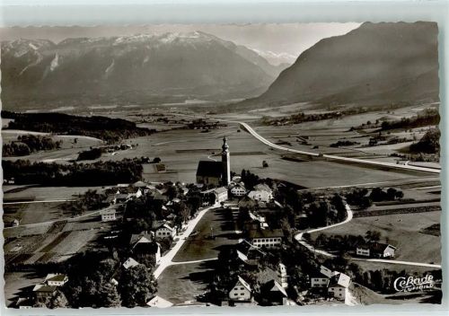 Anger Luftaufnahme Gesamtansicht mit Autobahn und Untersberg