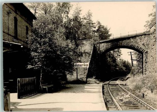 Amerika Rückseite mit Abschürfungen und Kleberesten Bahnhof