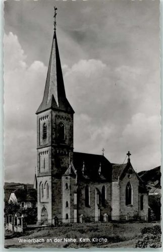 Weierbach Kath. Kirche Rückseite mit Abschürfungen bzw Kleberesten
