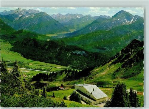 Reutte Reuttener Bergbahn Bergstation Hotel Hahnenkamm mit Zugspitze Mieminger Hochgebirge Thaneller