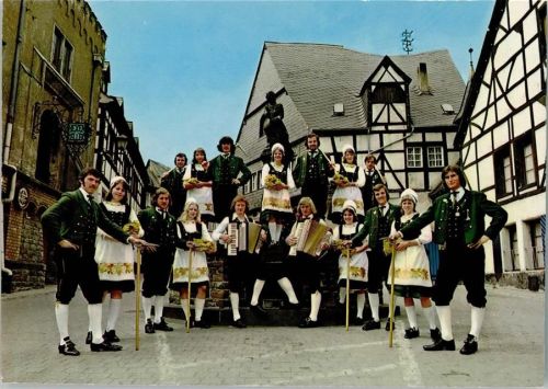 Winningen Winzertanzgruppe Ziehharmonika Fachwerkhäuser