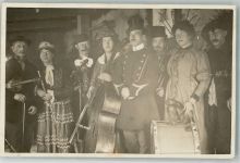 Theatergruppe Kostüme Transvestit 1918 Gebrauchsspuren