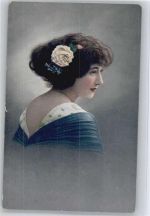 Serie 2311 - Glamour Frau mit Blume im Haar Haarmode Künstlerkarte