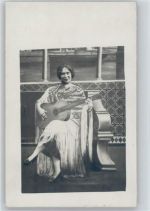 Frau mit einer Gitarre Laute - Foto AK Zupfinstrument