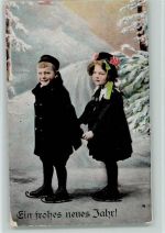 Junge und Mädchen mit Schlittschuhen auf dem Eis Schlittschuh