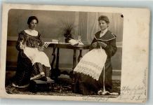 Frauen häkeln Handarbeit 1905 Gebrauchsspuren