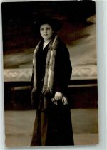 Portrait einer eleganten jungen Frau Pelzmode Privatfoto AK
