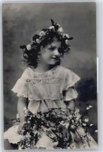 No.506/1 , Mädchen mit Blumenkranz Poesie