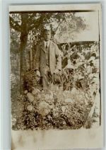 W7342 Gosbach Jürgen Scheiffele im Gemüsegarten Privatfoto