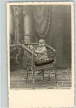 Baby mit einer Puppe Käthe Kruse Privatfoto AK