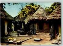 Mombasa 1975 - Tracht Hütten
