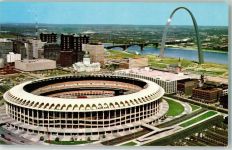 St. Louis Cicic Center & Gateway Arch AK Stadion