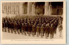 60400 Noyon - Armierungstruppen begeben sich zum Gottesdienst in die Kathedrale