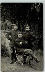 79418 W7846 Schliengen 1915 Privatfoto AK Drei Soldaten in Uniform Ort lt. Stempel Feldpost