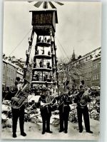 08289 O9412 Schneeberg , Erzgeb Winter Bergmann-Bläserchor vor der Pyramide am Rathaus im Schnee