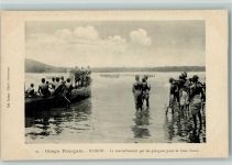 Bangui - Le ravitaillement par les pirogues pour le haut-fleuve Congo Francais