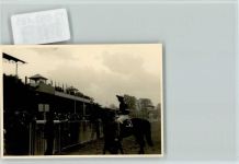 Foto - Rennbahn - Jockey mit Pferd wird abgeführt Pferderennen