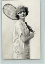 Frau mit einem Tennisschläger ca 1925 Foto AK Tennis
