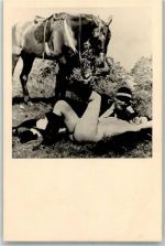 Liebespaar Reiter und Aktmodel FKK Foto AK