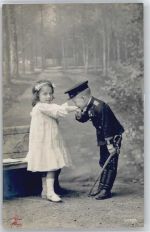 Kinder in Uniform